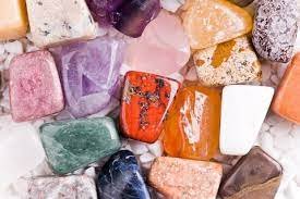 Edelsteine und Halbedelsteine - Schmuck mit heilender Wirkung und langer Tradition Edelsteine und Halbedelsteine – Schmuck mit heilender Wirkung und langer Tradition