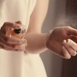 Parfum richtig auftragen: Die Do's und Don'ts Parfum richtig auftragen: Die Do’s und Don’ts