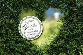 Wenn der Garten zum Paparazzi-Magnet wird: Wie Promis ihre Privatsphäre schützen und welche Lösungen auch für dein Zuhause funktionieren Wenn der Garten zum Paparazzi-Magnet wird: Wie Promis ihre Privatsphäre schützen und welche Lösungen auch für dein Zuhause funktionieren