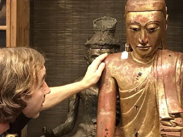 Die Reise antiker Buddha-Statuen zu dir nach Hause